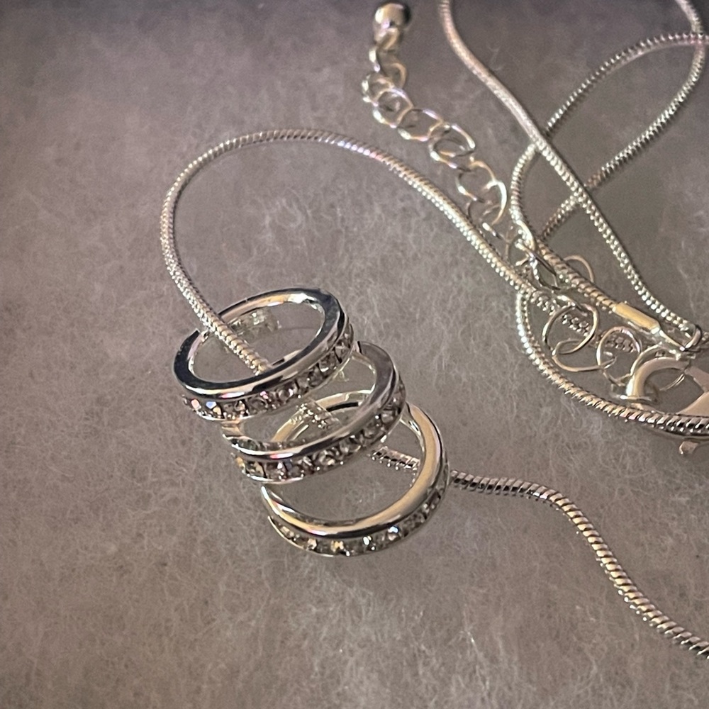 3 ring silver necklace